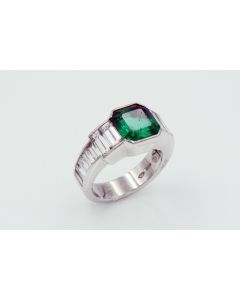 Smaragd Designer-Ring in Platin mit Diamanten
